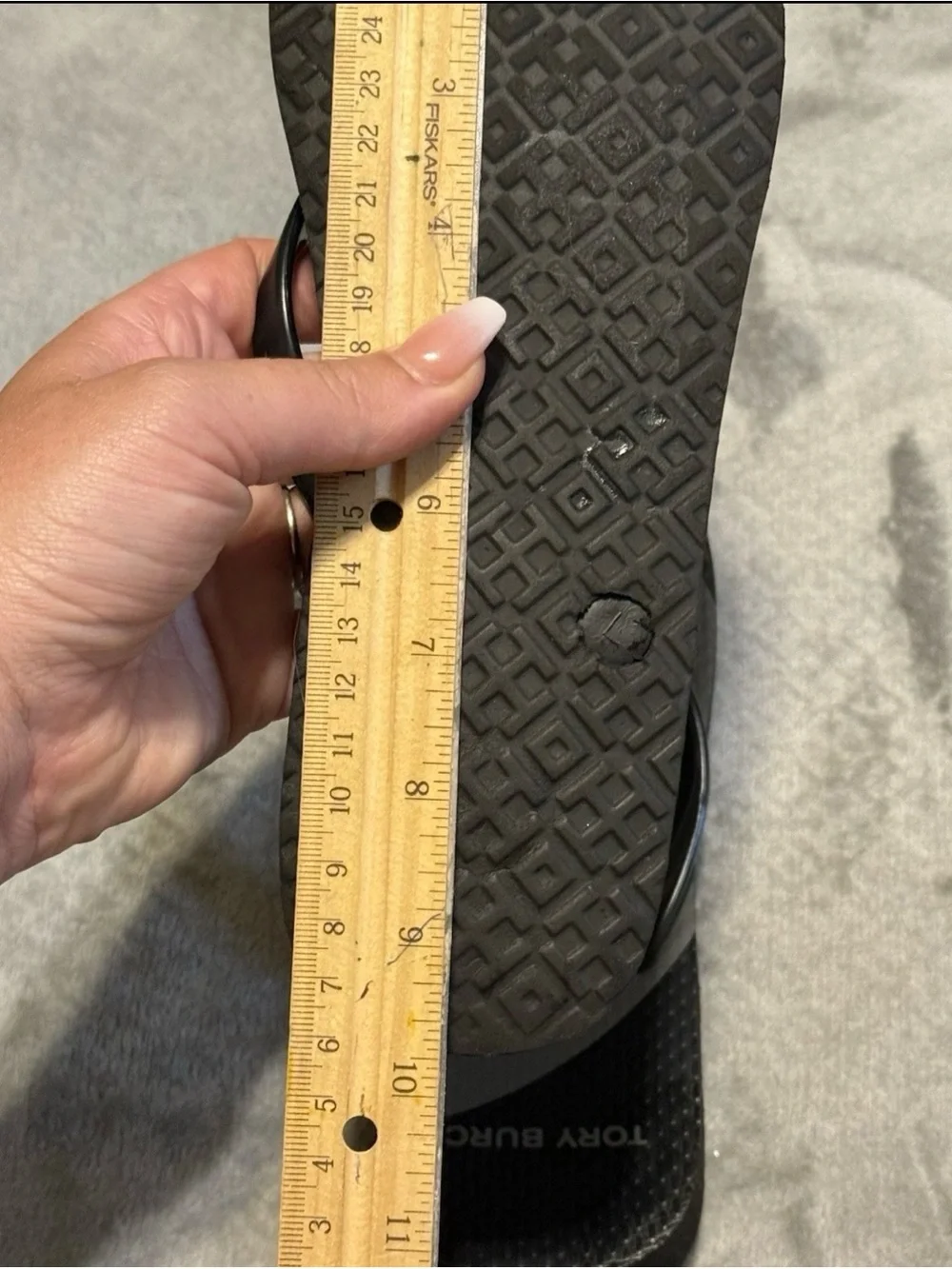 Tory Burch Flip Flops Thong Sandals Black Gray Beach EUC Women’s 8?